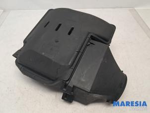 Gebruikte Luchtfilterhuis Renault Kangoo/Grand Kangoo (KW) 1.6 16V Prijs € 25,00 Margeregeling aangeboden door Maresia Parts