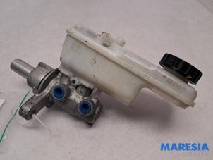 Gebruikte Hoofdremcilinder Renault Kangoo/Grand Kangoo (KW) 1.6 16V Prijs € 35,00 Margeregeling aangeboden door Maresia Parts