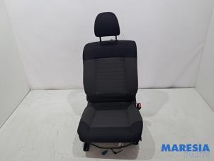 Gebruikte Stoel rechts Citroen C4 Cactus (0B/0P) 1.2 PureTech 82 12V Prijs € 124,95 Margeregeling aangeboden door Maresia Parts