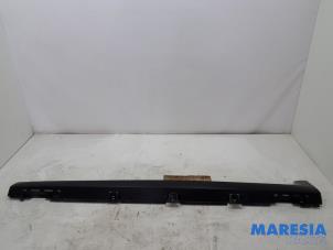Gebruikte Sideskirt links Citroen C3 (SX/SW) 1.2 Vti 12V PureTech Prijs € 75,00 Margeregeling aangeboden door Maresia Parts