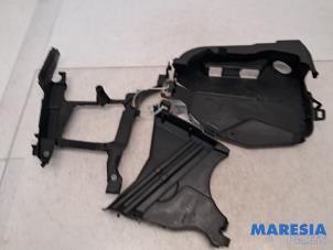 Gebruikte Distributiedeksel Renault Megane III Grandtour (KZ) 1.5 dCi 110 Prijs € 30,00 Margeregeling aangeboden door Maresia Parts