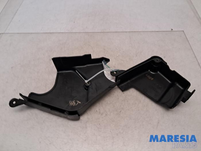 Gebruikte Distributiedeksel Fiat 500 (312) 1.2 Prijs € 25,00 Margeregeling aangeboden door Maresia Parts