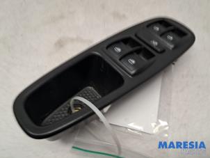 Gebruikte Schakelblok ruiten Fiat 500L (199) 1.4 Turbo 16V Prijs € 72,50 Margeregeling aangeboden door Maresia Parts