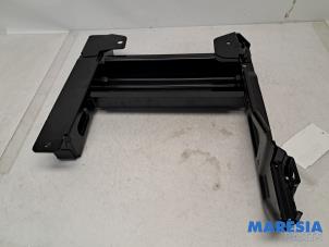 Gebruikte Stoelframe Fiat 500L (199) 1.4 Turbo 16V Prijs € 99,99 Margeregeling aangeboden door Maresia Parts