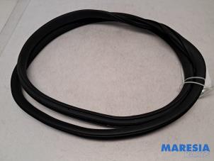 Gebruikte Deurrubber 4Deurs links-achter Citroen C3 (SX/SW) 1.2 Vti 12V PureTech Prijs € 25,00 Margeregeling aangeboden door Maresia Parts