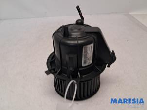 Gebruikte Aanjager Citroen C4 Cactus (0B/0P) 1.2 PureTech 82 12V Prijs € 25,00 Margeregeling aangeboden door Maresia Parts