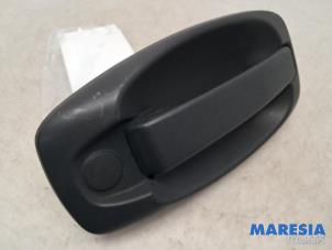 Gebruikte Portiergreep 2Deurs rechts Fiat Doblo Cargo (263) 1.6 D Multijet Prijs € 22,99 Inclusief btw aangeboden door Maresia Parts