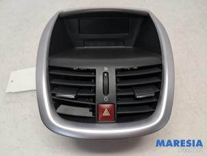 Gebruikte Display Interieur Peugeot 207 CC (WB) 1.6 16V THP Prijs € 50,00 Margeregeling aangeboden door Maresia Parts