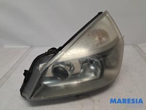 Gebruikte Linker Koplamp Renault Espace (JK) 2.0 16V Prijs € 100,00 Margeregeling aangeboden door Maresia Parts