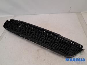 Gebruikte Grille Citroen C3 (SX/SW) 1.2 Vti 12V PureTech Prijs € 99,00 Margeregeling aangeboden door Maresia Parts