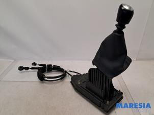 Gebruikte Versnellingspook Renault Espace (JK) 2.0 16V Prijs € 45,00 Margeregeling aangeboden door Maresia Parts