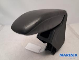 Gebruikte Armleuning Citroen C3 (SC) 1.4 16V VTi Prijs € 35,00 Margeregeling aangeboden door Maresia Parts