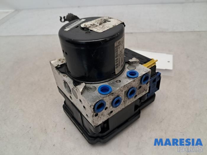 Gebruikte ABS Pomp Renault Megane III Grandtour (KZ) 1.5 dCi 110 Prijs € 169,99 Margeregeling aangeboden door Maresia Parts