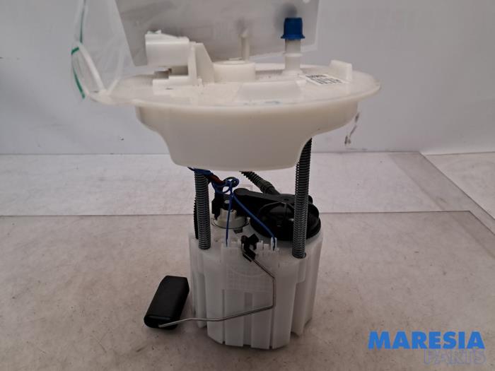 Gebruikte Tank element Pomp Opel Astra K Sports Tourer 1.2 Turbo 12V Prijs € 50,00 Margeregeling aangeboden door Maresia Parts