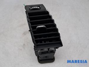 Gebruikte Luchtrooster Dashboard Opel Astra K Sports Tourer 1.2 Turbo 12V Prijs € 20,00 Margeregeling aangeboden door Maresia Parts