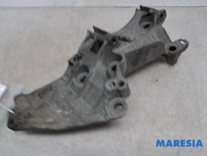 Gebruikte Dynamosteun boven Renault Megane III Grandtour (KZ) 1.5 dCi 110 Prijs € 40,00 Margeregeling aangeboden door Maresia Parts