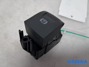 Gebruikte Handrem schakelaar Renault Megane III Grandtour (KZ) 1.5 dCi 110 Prijs € 14,99 Margeregeling aangeboden door Maresia Parts
