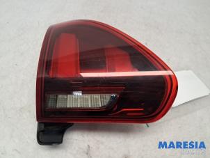 Gebruikte Achterlicht links Peugeot 2008 (CU) 1.2 12V e-THP PureTech 110 Prijs € 75,00 Margeregeling aangeboden door Maresia Parts