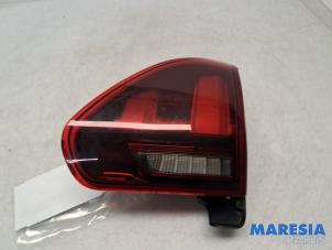Gebruikte Achterlicht rechts Peugeot 2008 (CU) 1.2 12V e-THP PureTech 110 Prijs € 75,00 Margeregeling aangeboden door Maresia Parts