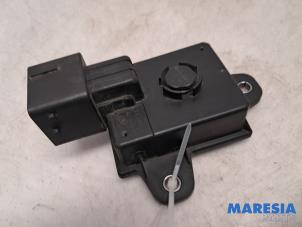 Gebruikte Start/Stop relais Peugeot 2008 (CU) 1.2 12V e-THP PureTech 110 Prijs € 40,00 Margeregeling aangeboden door Maresia Parts