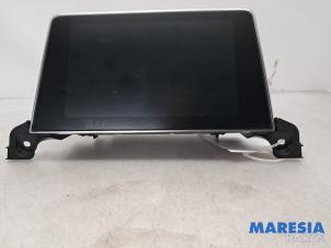 Gebruikte Display Multi Media regelunit Peugeot 5008 II (M4/MC/MJ/MR) 1.2 12V e-THP PureTech 130 Prijs € 299,00 Margeregeling aangeboden door Maresia Parts
