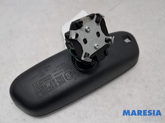 Binnenspiegel van een Peugeot 5008 II (M4/MC/MJ/MR) 1.2 12V e-THP PureTech 130 2020