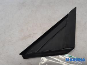 Gebruikte Sierlijst Peugeot 5008 II (M4/MC/MJ/MR) 1.2 12V e-THP PureTech 130 Prijs € 20,00 Margeregeling aangeboden door Maresia Parts