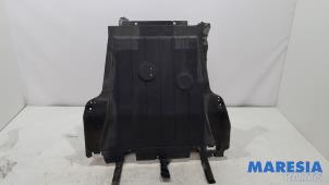 Gebruikte Motor Beschermplaat Renault Clio IV Estate/Grandtour (7R) 1.2 TCE 16V EDC Prijs € 49,99 Margeregeling aangeboden door Maresia Parts