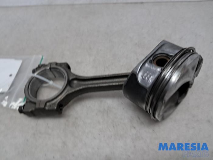 Gebruikte Drijfstang Alfa Romeo Brera (939) 2.2 JTS 16V Prijs € 131,25 Margeregeling aangeboden door Maresia Parts
