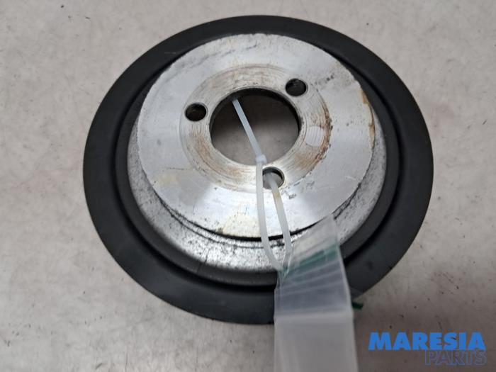 Gebruikte Krukas Poelie Peugeot 208 I (CA/CC/CK/CL) 1.0 Vti 12V PureTech Prijs € 19,95 Margeregeling aangeboden door Maresia Parts