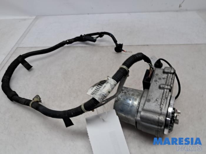 Gebruikte Servopomp Peugeot 2008 (CU) 1.2 12V e-THP PureTech 110 Prijs € 105,00 Margeregeling aangeboden door Maresia Parts