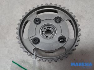 Gebruikte Nokkenas Tandwiel Peugeot 208 I (CA/CC/CK/CL) 1.0 Vti 12V PureTech Prijs € 35,00 Margeregeling aangeboden door Maresia Parts