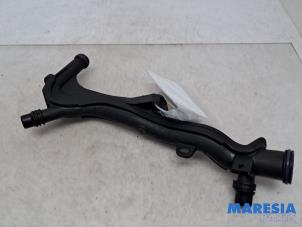 Gebruikte Waterpijp Peugeot 208 I (CA/CC/CK/CL) 1.0 Vti 12V PureTech Prijs € 24,99 Margeregeling aangeboden door Maresia Parts