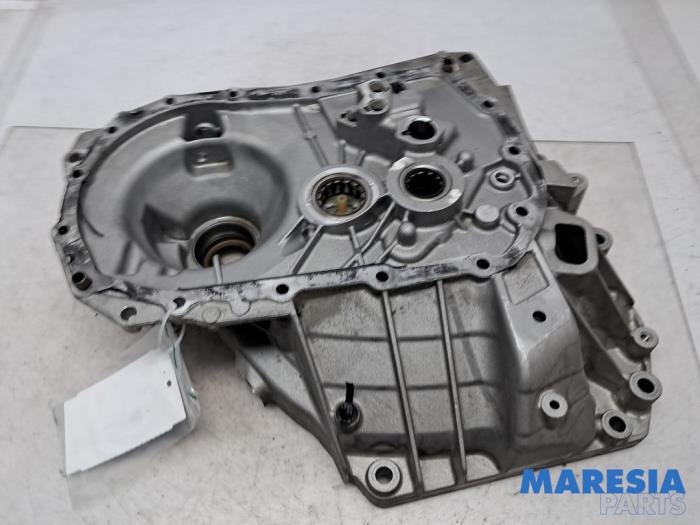 Gebruikte Versnellingsbakhuis Renault Clio IV (5R) 0.9 Energy TCE 90 12V Prijs € 50,00 Margeregeling aangeboden door Maresia Parts