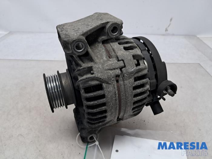 Gebruikte Dynamo Opel Zafira (F75) 2.2 16V Prijs € 50,00 Margeregeling aangeboden door Maresia Parts