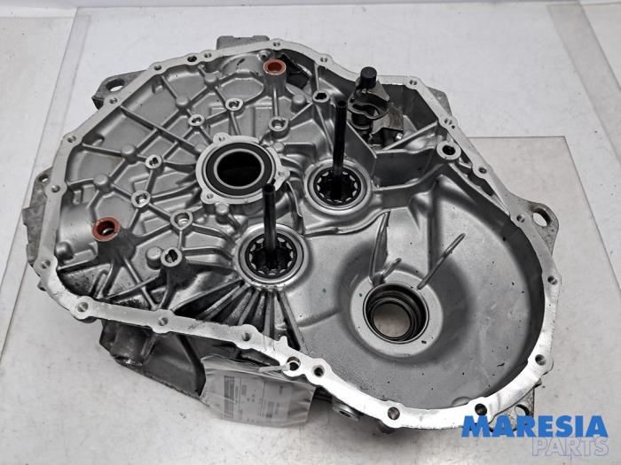 Gebruikte Versnellingsbakhuis Renault Captur I (2R) 1.2 TCE 16V EDC Prijs € 100,00 Margeregeling aangeboden door Maresia Parts