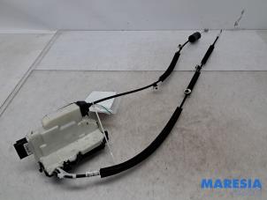 Gebruikte Schuifdeur Slotmechaniek links Opel Combo Cargo 1.5 CDTI 100 Prijs € 47,19 Inclusief btw aangeboden door Maresia Parts