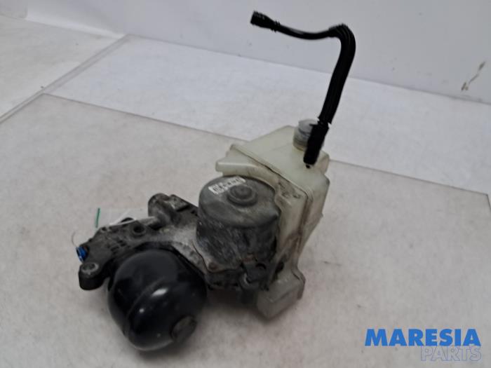 Schakelrobot van een Peugeot 5008 I (0A/0E) 1.6 HDiF 16V 2013