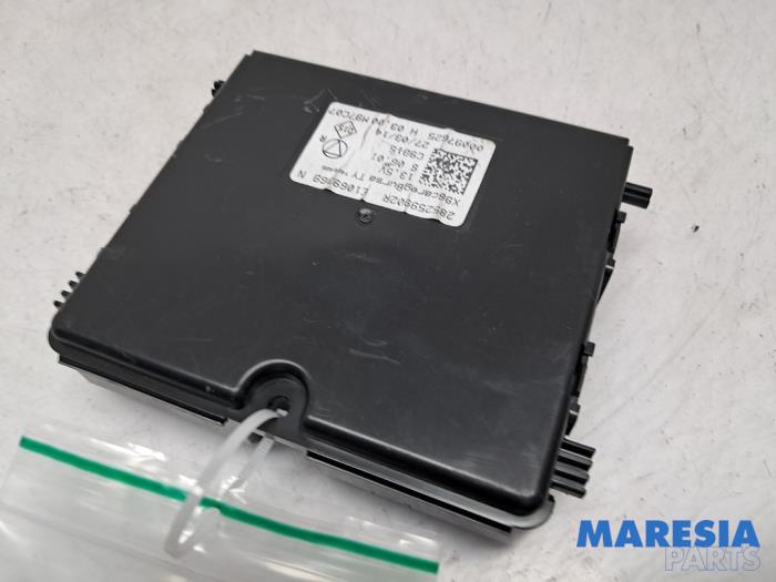 Gebruikte Kachelcomputer Renault Clio IV Estate/Grandtour (7R) 1.2 TCE 16V EDC Prijs € 50,00 Margeregeling aangeboden door Maresia Parts