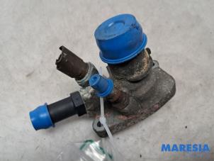 Gebruikte Thermostaathuis Fiat Punto III (199) 1.4 16V MultiAir Start&Stop Prijs € 22,50 Margeregeling aangeboden door Maresia Parts
