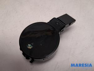 Gebruikte Sensor regen Opel Vivaro 2.0 CDTI 122 Prijs € 30,25 Inclusief btw aangeboden door Maresia Parts