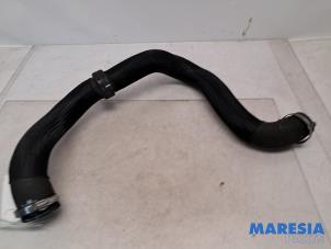Gebruikte Intercooler Slang Opel Vivaro 2.0 CDTI 122 Prijs € 35,45 Inclusief btw aangeboden door Maresia Parts