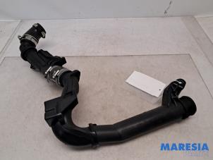 Gebruikte Intercooler Buis Opel Vivaro 2.0 CDTI 122 Prijs € 42,35 Inclusief btw aangeboden door Maresia Parts