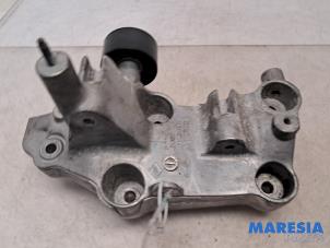 Gebruikte Dynamosteun onder Renault Master III (MA/MB/MC/MD/MH/MF/MG/MH) 2.3 dCi 135 16V FWD Prijs € 54,45 Inclusief btw aangeboden door Maresia Parts