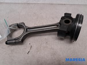 Gebruikte Drijfstang Renault Master III (MA/MB/MC/MD/MH/MF/MG/MH) 2.3 dCi 135 16V FWD Prijs € 152,46 Inclusief btw aangeboden door Maresia Parts