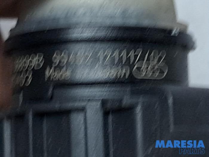 PDC Sensor van een Fiat 500L (199) 0.9 TwinAir Turbo 105 2013