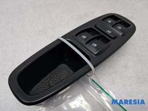 Gebruikte Schakelblok ruiten Fiat 500L (199) 0.9 TwinAir Turbo 105 Prijs € 72,50 Margeregeling aangeboden door Maresia Parts