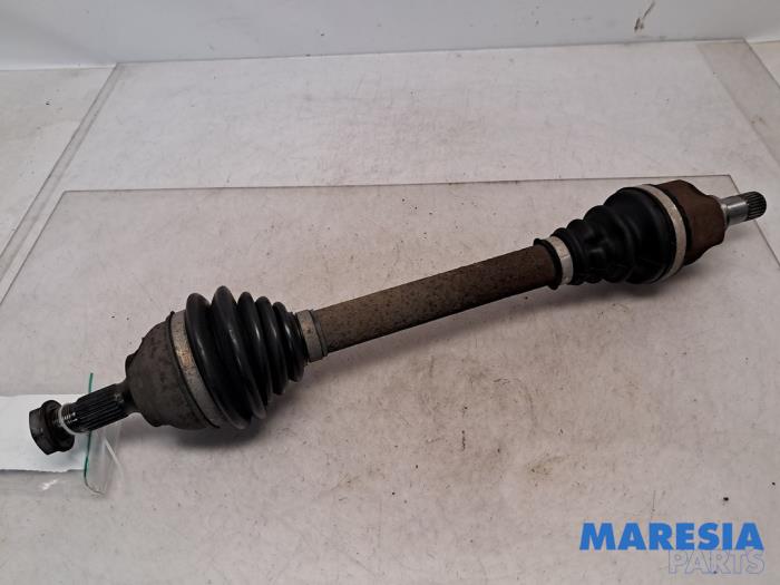 Gebruikte Aandrijfas links-voor Citroen DS3 (SA) 1.6 16V VTS THP 155 Prijs € 34,00 Margeregeling aangeboden door Maresia Parts