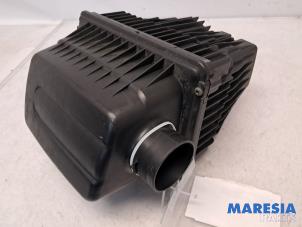 Gebruikte Luchtfilterhuis Peugeot 307 CC (3B) 2.0 16V Prijs € 35,00 Margeregeling aangeboden door Maresia Parts