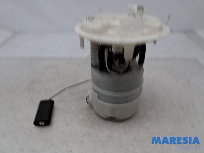 Gebruikte Tank element Pomp Citroen C5 III Berline (RD) 2.0 16V Prijs € 25,00 Margeregeling aangeboden door Maresia Parts